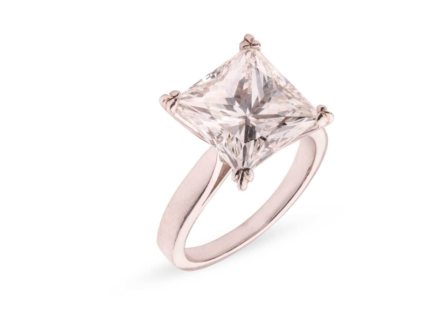 Lot 244 - A princess-cut diamond solitaire ring,...