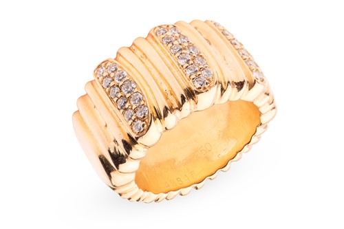 Lot 37 - Cartier - a diamond-set "Casque D'or" ring,...