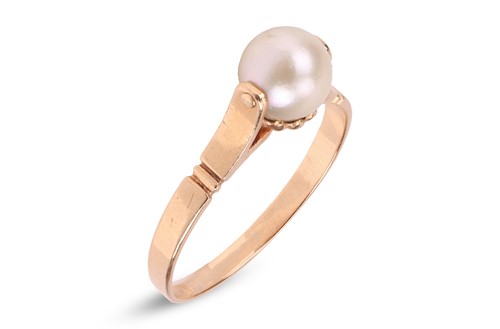 Lot 22 - A pearl solitaire ring, composed of a cultured...