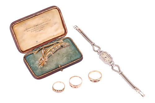 Lot 335 - A small group of jewellery, comprising; a...