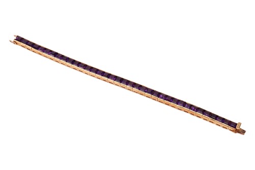 Lot 126 - An amethyst line bracelet in 18ct yellow gold,...