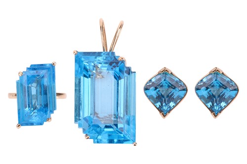 Lot 139 - A large topaz pendant, a cocktail ring and a...