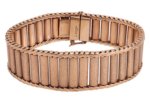 Lot 193 - A tapered fancy link bracelet in 9ct yellow...