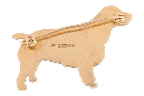 Lot 69 - A dog brooch in 18ct yellow gold, sculpted as...