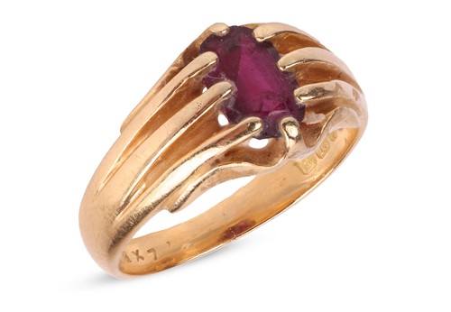 Lot 38 - A ruby belcher ring in 18ct yellow gold,...