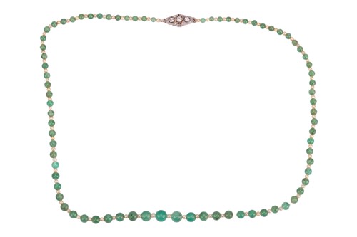 Lot 46 - An early 20th-century emerald bead and seed...