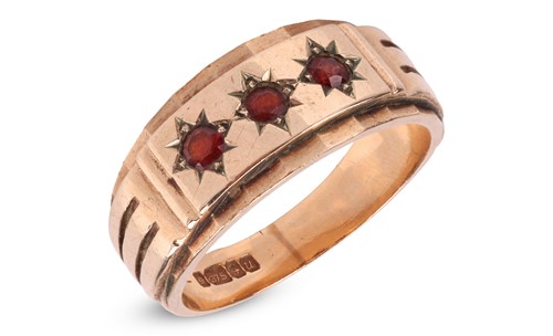 Lot 36 - A gem-set dress ring in 9ct yellow gold,...