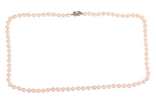 Lot 6 - A single-strand cultured pearl necklace,...