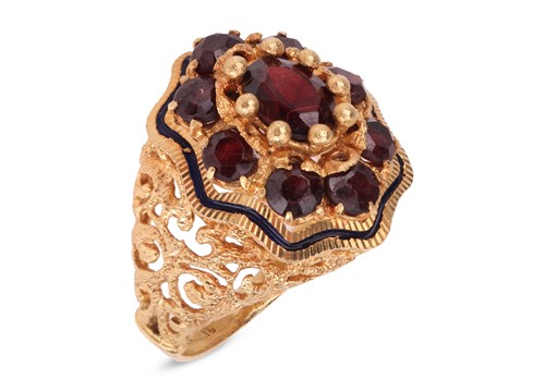 Lot 95 - A garnet cluster ring, comprises an oval...
