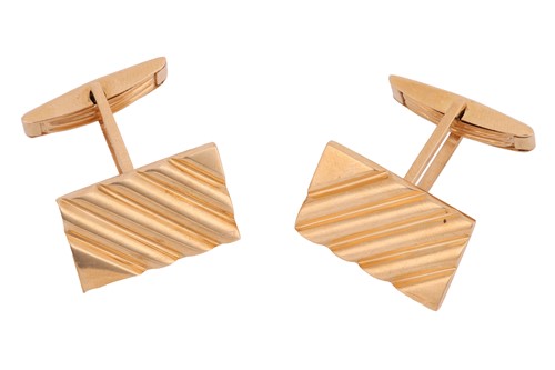 Lot 53 - A pair of cufflinks of rectangular form with...