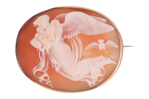 Lot 20 - A shell cameo brooch, depicting Nyx, the...