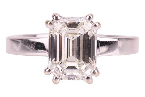 Lot 261 - A single stone emerald-cut diamond ring, the...