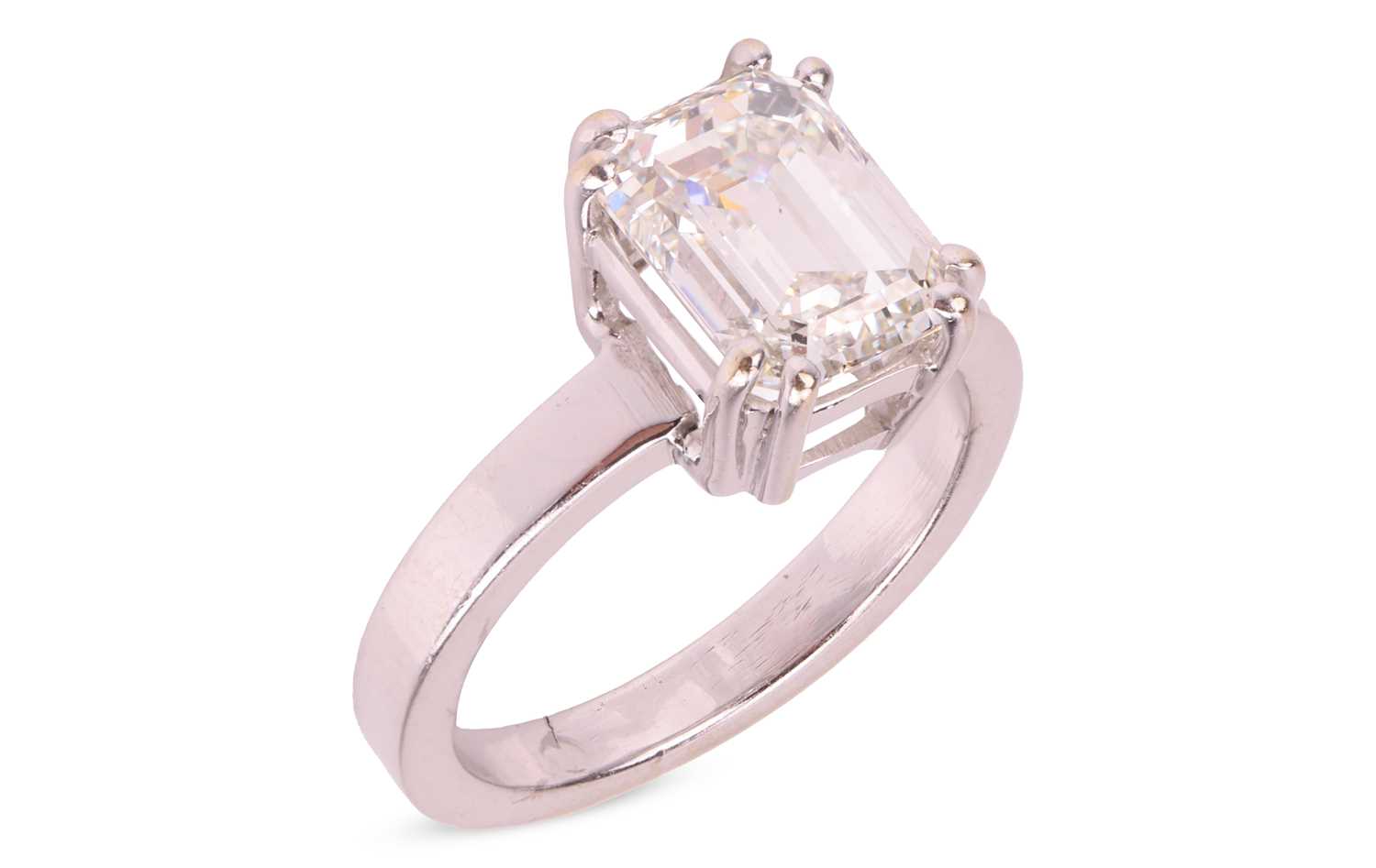 Lot 261 - A single stone emerald-cut diamond ring, the...