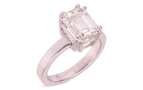 Lot 261 - A single stone emerald-cut diamond ring, the...
