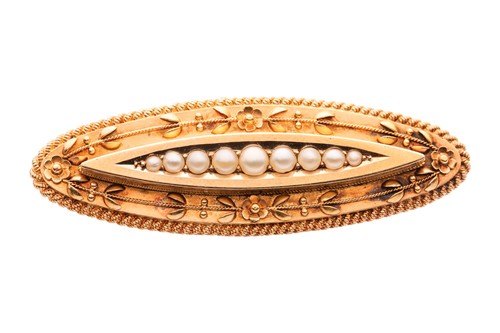 Lot 9 - A Victorian seed pearl brooch in 15ct yellow...