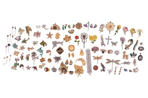 Lot 89 - A large collection of jewellery items, the...