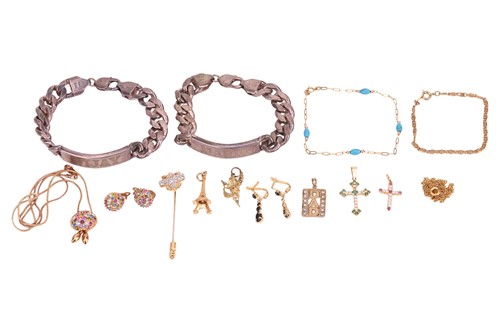 Lot 13 - A small collection of jewellery, to include...