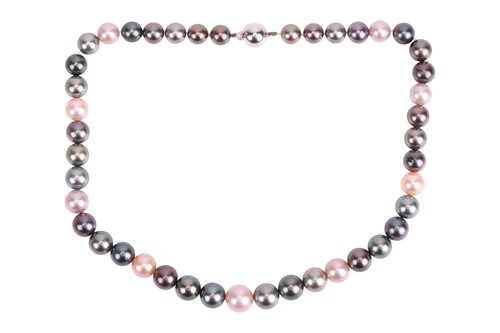 Lot 164 - A South Sea Tahitian cultured pearl necklace,...