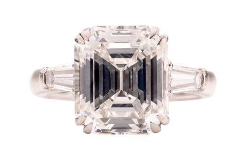 Lot 182 - An emerald-cut diamond solitaire ring, the...