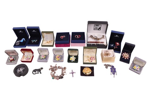 Lot 51 - A group of costume jewellery to include a...