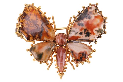 Lot 12 - An agate butterfly brooch, featuring six...