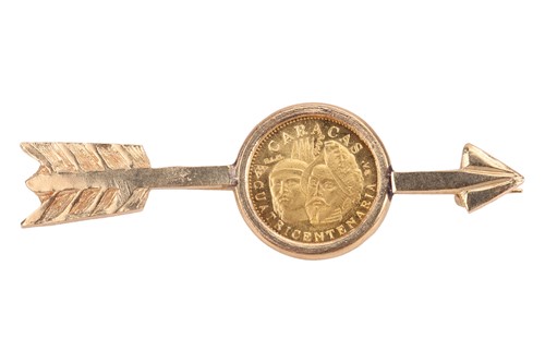 Lot 11 - A bar brooch in the form of an arrow,...