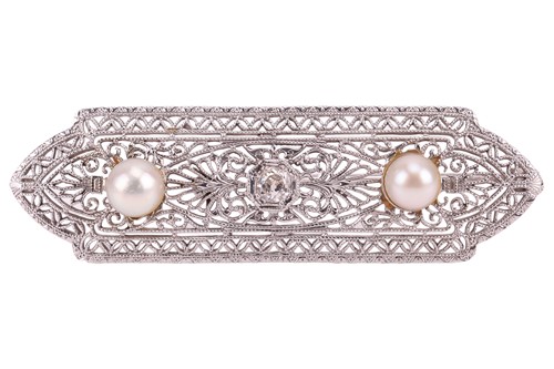 Lot 30 - An American Art Deco filigree bar brooch set...