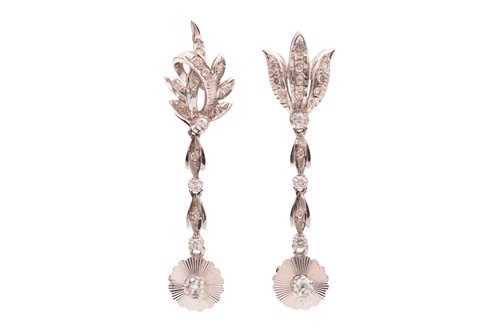 Lot 177 - A diamond-set foliate ensemble containing a...
