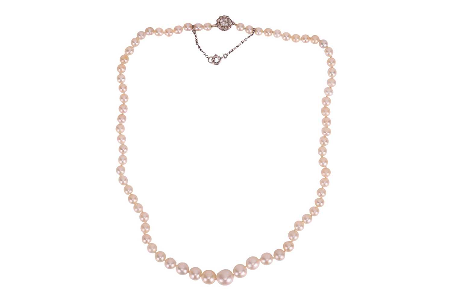 Lot 27 - An Edwardian natural saltwater pearl necklace,...