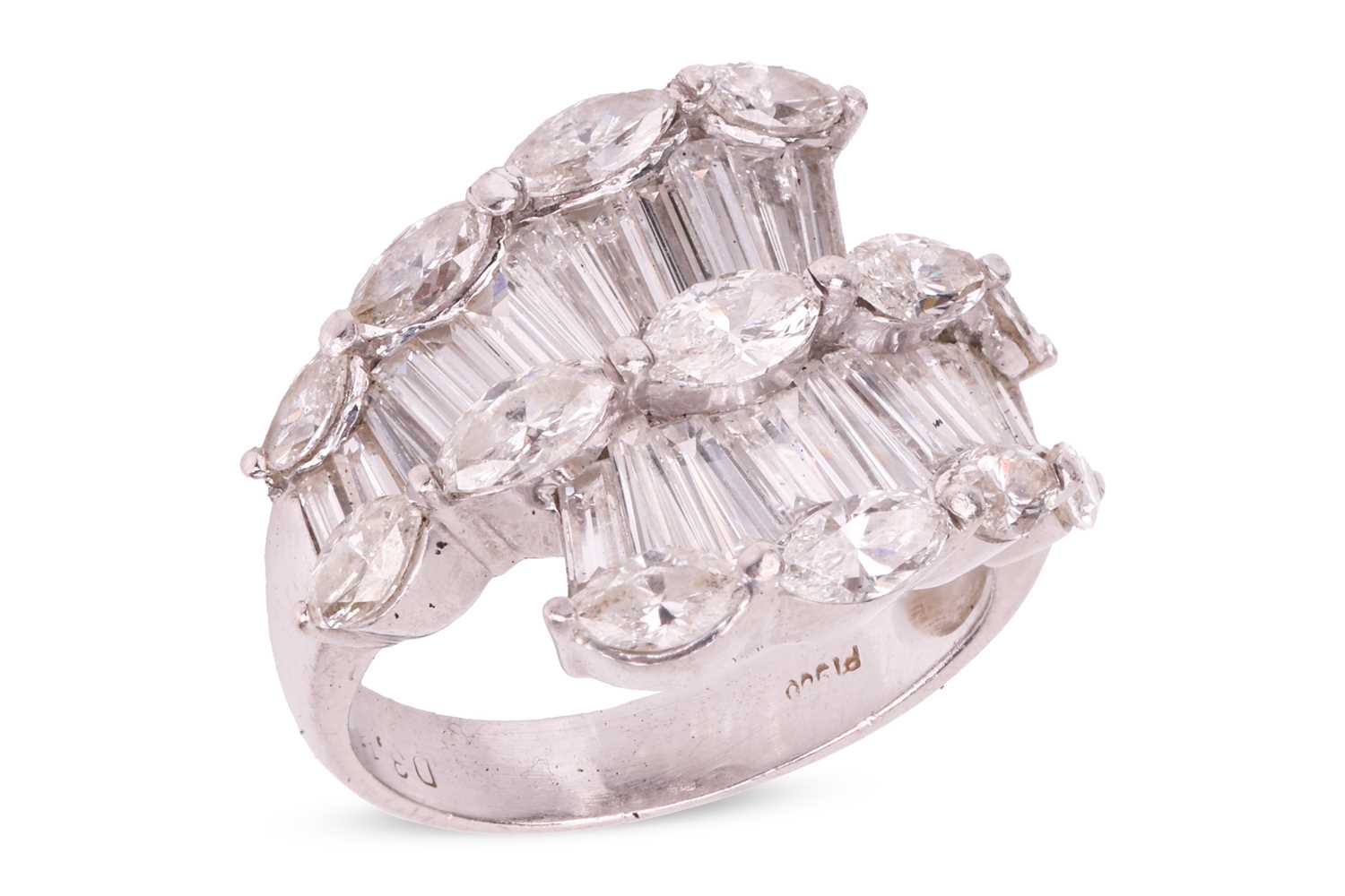 Lot 91 - A diamond cluster crossover ring, with an...