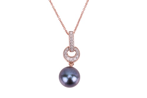 Lot 119 - A Tahitian pearl and diamond set pendant,...