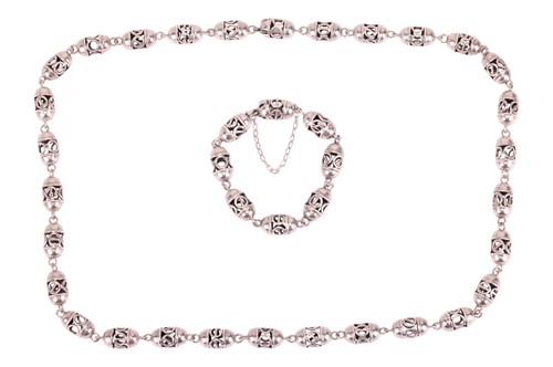 Lot 172 - A Mexican silver necklace and bracelet set,...