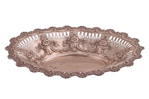 Lot 277 - An Edwardian silver pierced fruit basket, by...