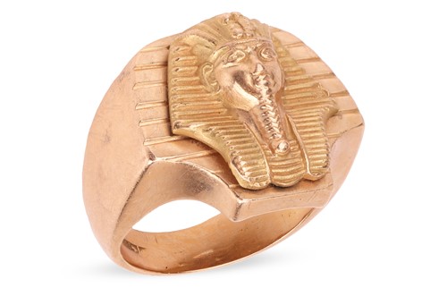 Lot 121 - An Egyptian-design ring, depicting a Pharaoh...