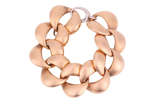 Lot 57 - A wide curb link bracelet, comprising a series...