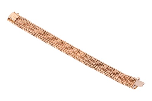 Lot 96 - A mesh bracelet, comprising chevron links...