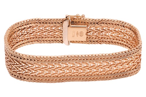 Lot 96 - A mesh bracelet, comprising chevron links...