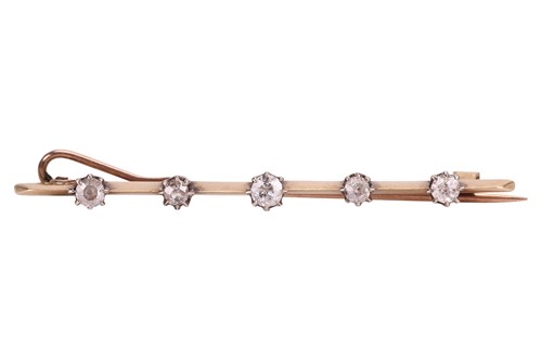 Lot 39 - A five-stone diamond bar brooch, comprising...