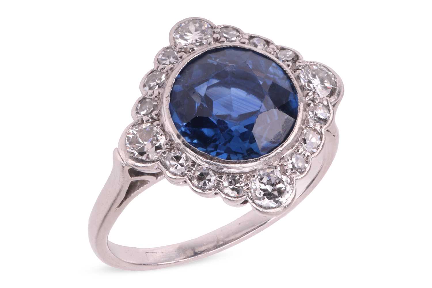 Lot 53 - An early 20th century sapphire and diamond...