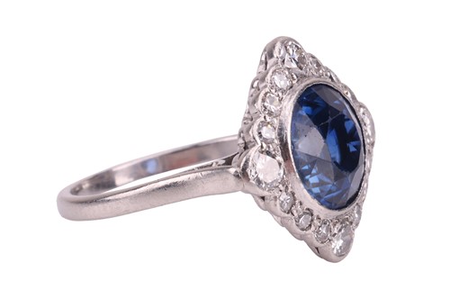 Lot 53 - An early 20th century sapphire and diamond...