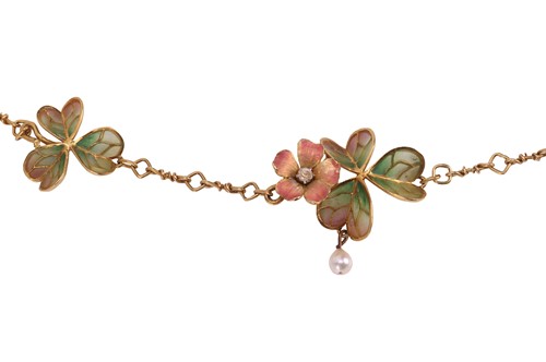 Lot 69 - An Art Nouveau shamrock plique-à-jour enamel...