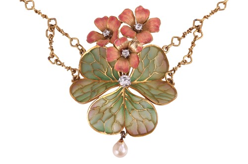 Lot 69 - An Art Nouveau shamrock plique-à-jour enamel...