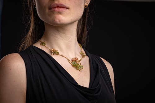 Lot 69 - An Art Nouveau shamrock plique-à-jour enamel...