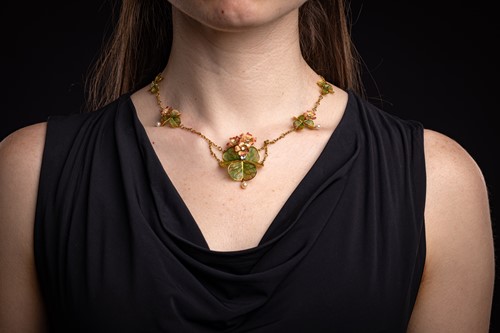 Lot 69 - An Art Nouveau shamrock plique-à-jour enamel...