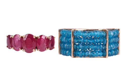Lot 128 - Two gem-set rings, 1st) claw-set with five...