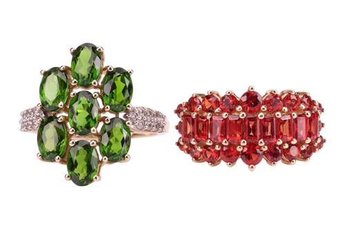 Lot 133 - Two rings; comprising a chrome diopside...