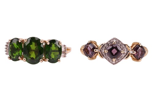 Lot 135 - Two rings; comprising a three-stone chrome...
