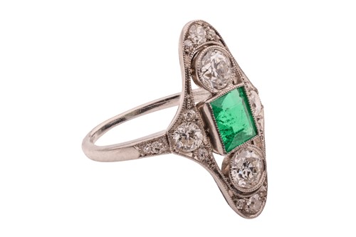 Lot 55 - An early 20th Century emerald and diamond...