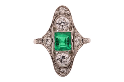 Lot 55 - An early 20th Century emerald and diamond...