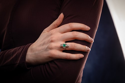 Lot 55 - An early 20th Century emerald and diamond...